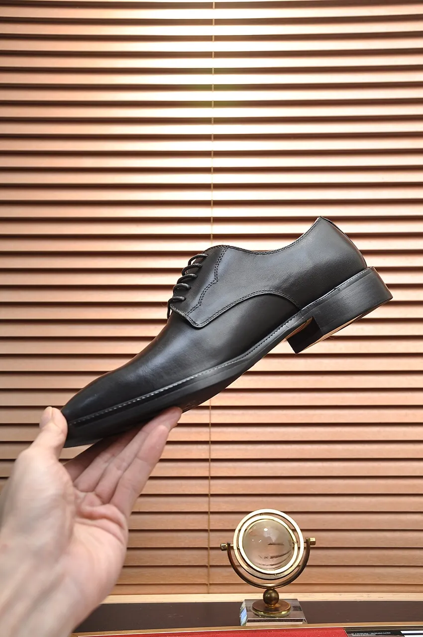 Men's shoes💰500💶Italy's top luxury men's shoe giant (GUCCI) (Gucci) (full cowhide lining) new arrival🍃Original European style🔰 Pleasant to the eye😍In order to make the shoes more durable and non-deformable🌀The production continues to follow traditional methods but there is still no lack of innovation💪Choose original sheepskin for the leather♻️ Smooth and natural And extra bright ⭐Made of imported cowhide, the first choice of rich people 38-45 (45 customized)